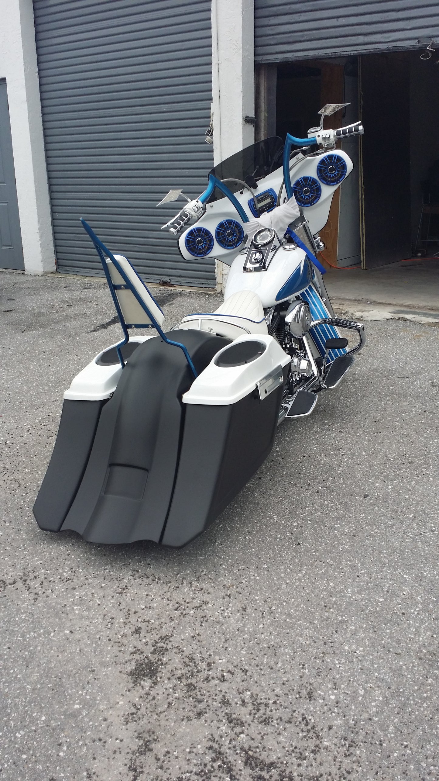 Harley Davidson Softail Classic Fatboy 6" Down 9" Back Saddlebags & Overlay Fender
