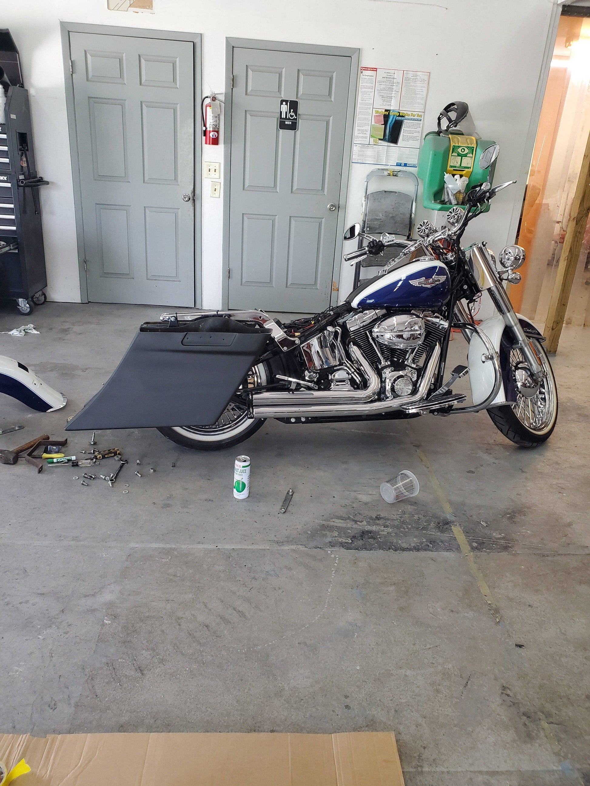 Harley Davidson Softail Drop Back Stretched Extended Saddlebags / fender Deluxe Heritage - Bike Life Nation