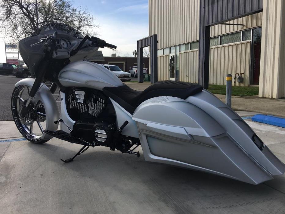 Victory Cross Country 4.5" Down 9" Back Stretched Saddlebags